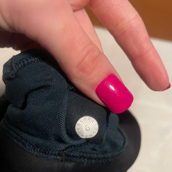 Lululemon sports bra size 6 - Picture 3 of 3